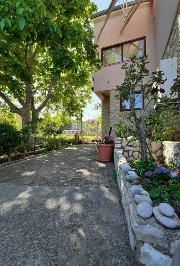 Apartments Renato Muzic Cres Exterior photo